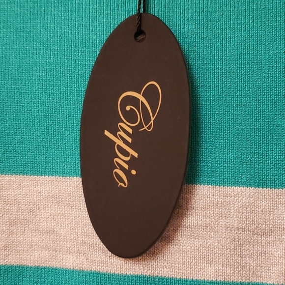 Long-sleeved sweater with detachable scarf. - Picture 4 of 6